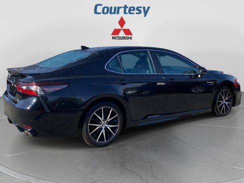 Used 2022 Toyota Camry SE w/ Cold Weather Package AWD/4WD image 5