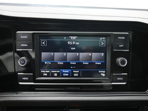 Used 2024 Volkswagen Jetta SE FWD image 17