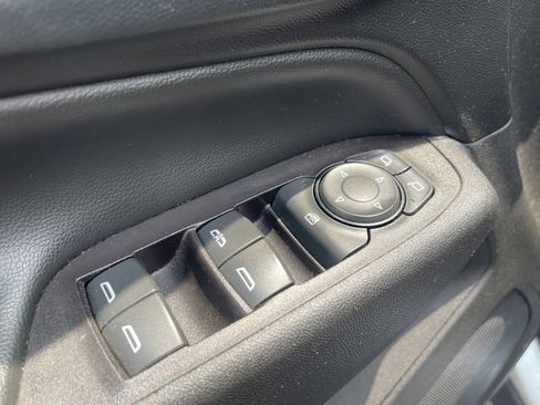 Used 2022 Chevrolet Equinox LT w/ Driver Convenience Package AWD/4WD image 11