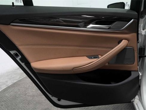 Used 2020 BMW 530i w/ Convenience Package image 22