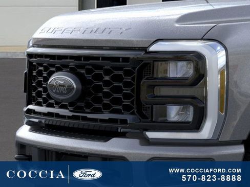 New 2026 Ford F250 Lariat w/ Black Appearance Package image 17