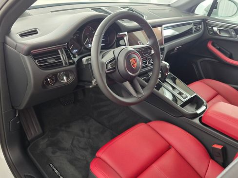 New 2026 Porsche Macan image 4