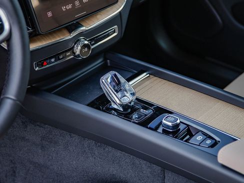 New 2026 Volvo XC60 B5 Plus w/ Protection Package Premier image 20