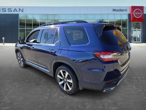 Used 2025 Honda Pilot Touring image 7