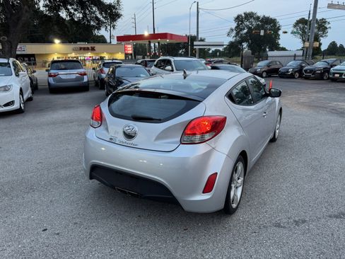 Used 2014 Hyundai Veloster image 8