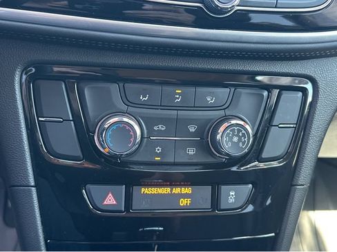Certified 2021 Buick Encore Preferred FWD image 24