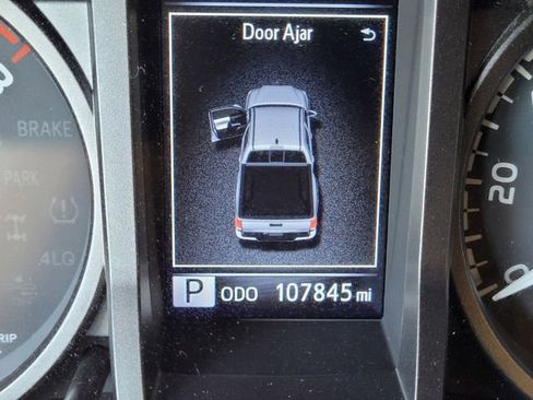 Certified 2022 Toyota Tacoma TRD Off-Road image 26