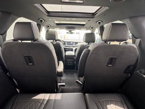 Used 2022 Buick Enclave Avenir w/ Avenir Technology Package AWD/4WD image 5