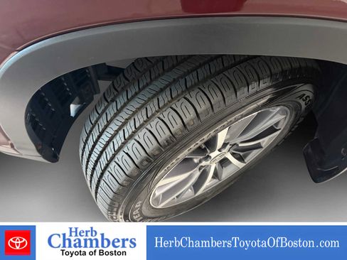 Used 2019 Toyota Highlander XLE AWD/4WD image 12