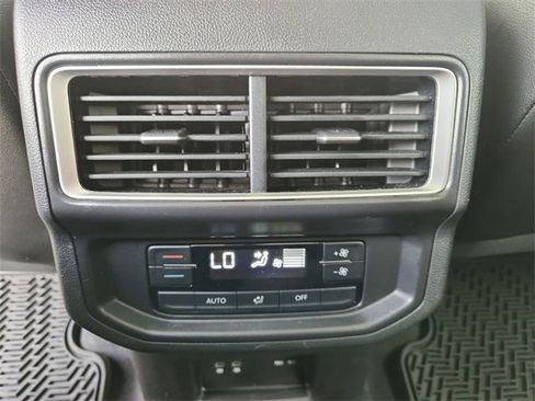 Used 2024 Volkswagen Atlas Peak Edition SE image 21