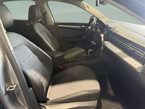 Used 2025 Volkswagen Jetta SE image 27