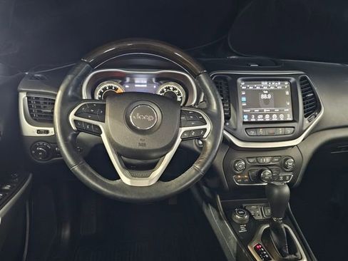 Used 2018 Jeep Cherokee Overland w/ Technology Group image 21