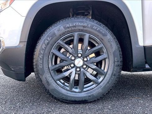 Used 2019 GMC Acadia SLT image 8