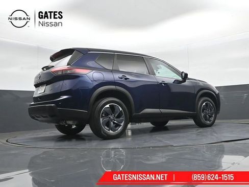 Used 2024 Nissan Rogue SV FWD image 34
