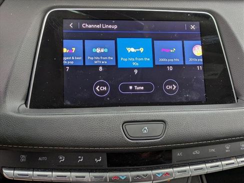 Used 2022 Cadillac XT4 Luxury w/ Driver Awareness Package image 12