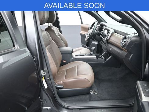Used 2017 Toyota Tacoma Limited AWD/4WD image 32