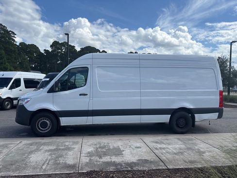 Used 2024 Mercedes-Benz Sprinter 2500 image 6