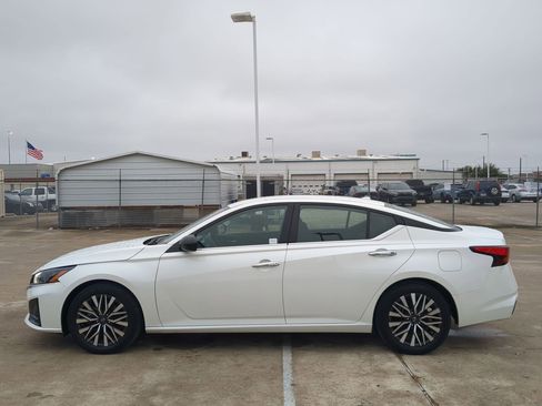 Used 2024 Nissan Altima 2.5 SV image 7