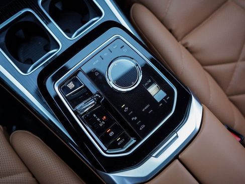 Used 2023 BMW 740i w/ Parking Assistance Package image 34