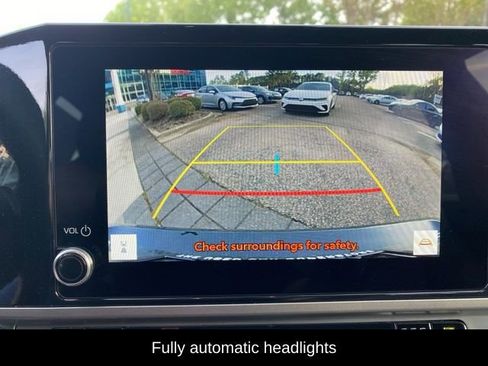 Used 2025 Toyota Camry SE w/ Convenience Package image 13