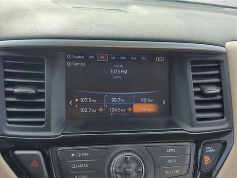 Used 2017 Nissan Pathfinder SV image 9