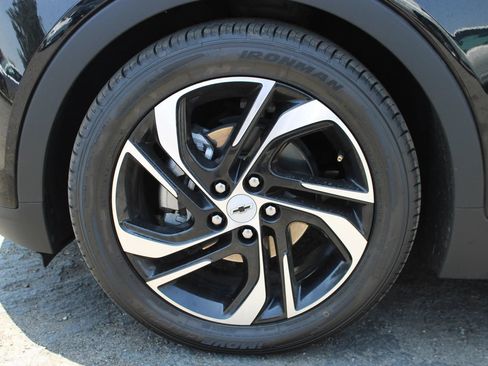 Used 2022 Chevrolet Bolt LT w/ Infotainment Package FWD image 14