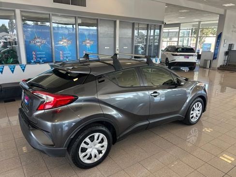 Used 2019 Toyota C-HR LE FWD image 4