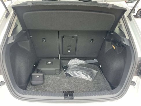 Certified 2023 Volkswagen Taos SE w/ Black Wheel Package FWD image 11