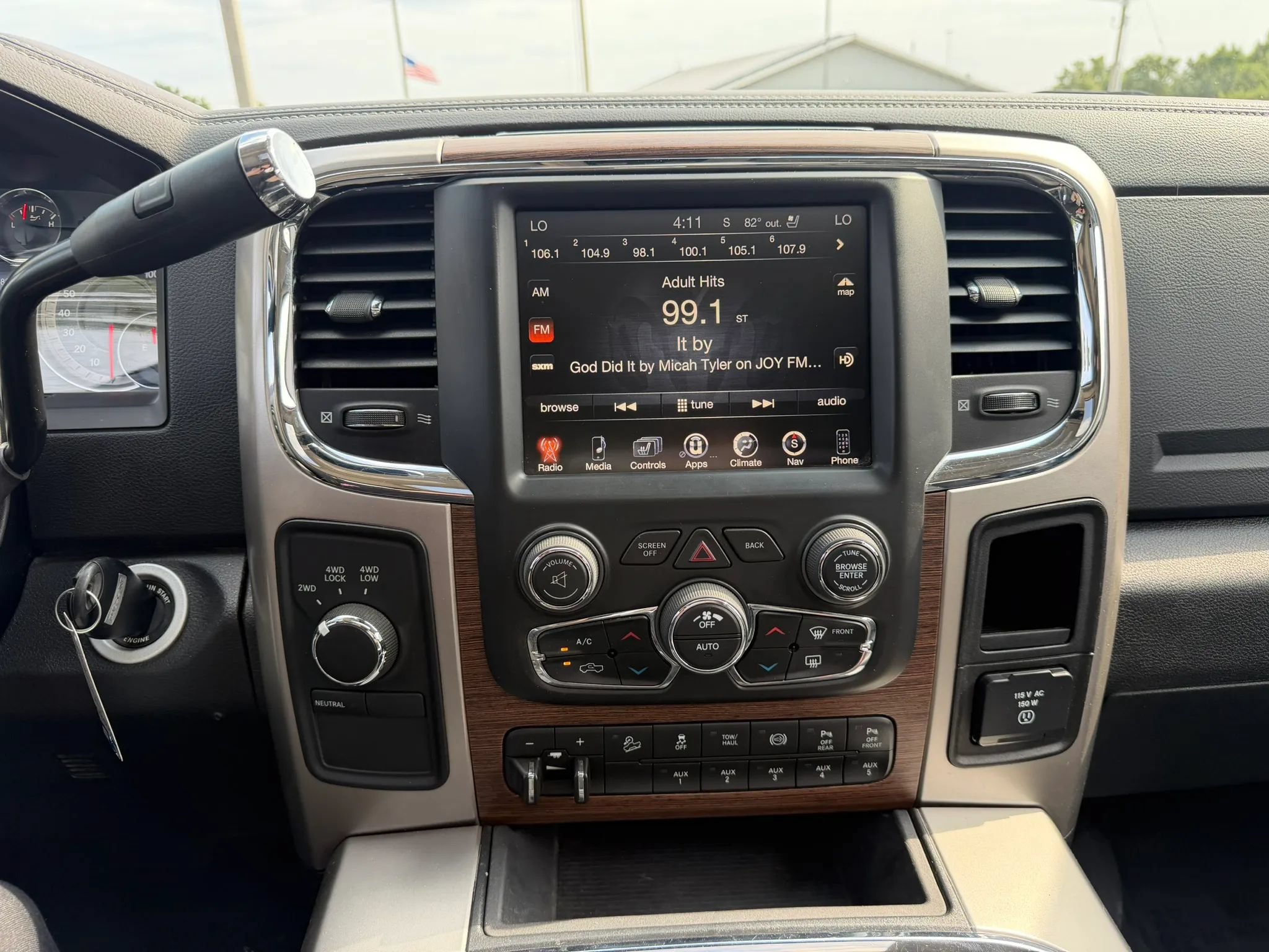 Used 2017 RAM 2500 Laramie w/ Snow Chief Group AWD/4WD image 24