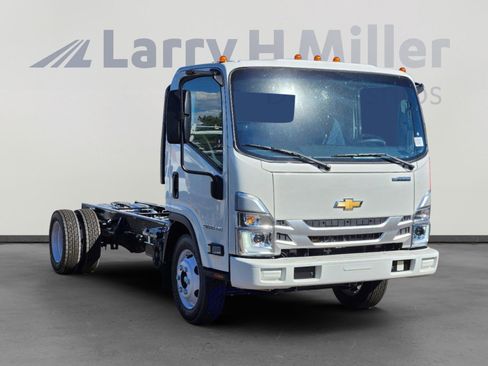New 2025 Chevrolet Low Cab Forward image 10