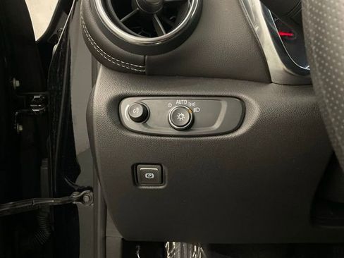 Used 2025 Chevrolet Blazer LT FWD image 14