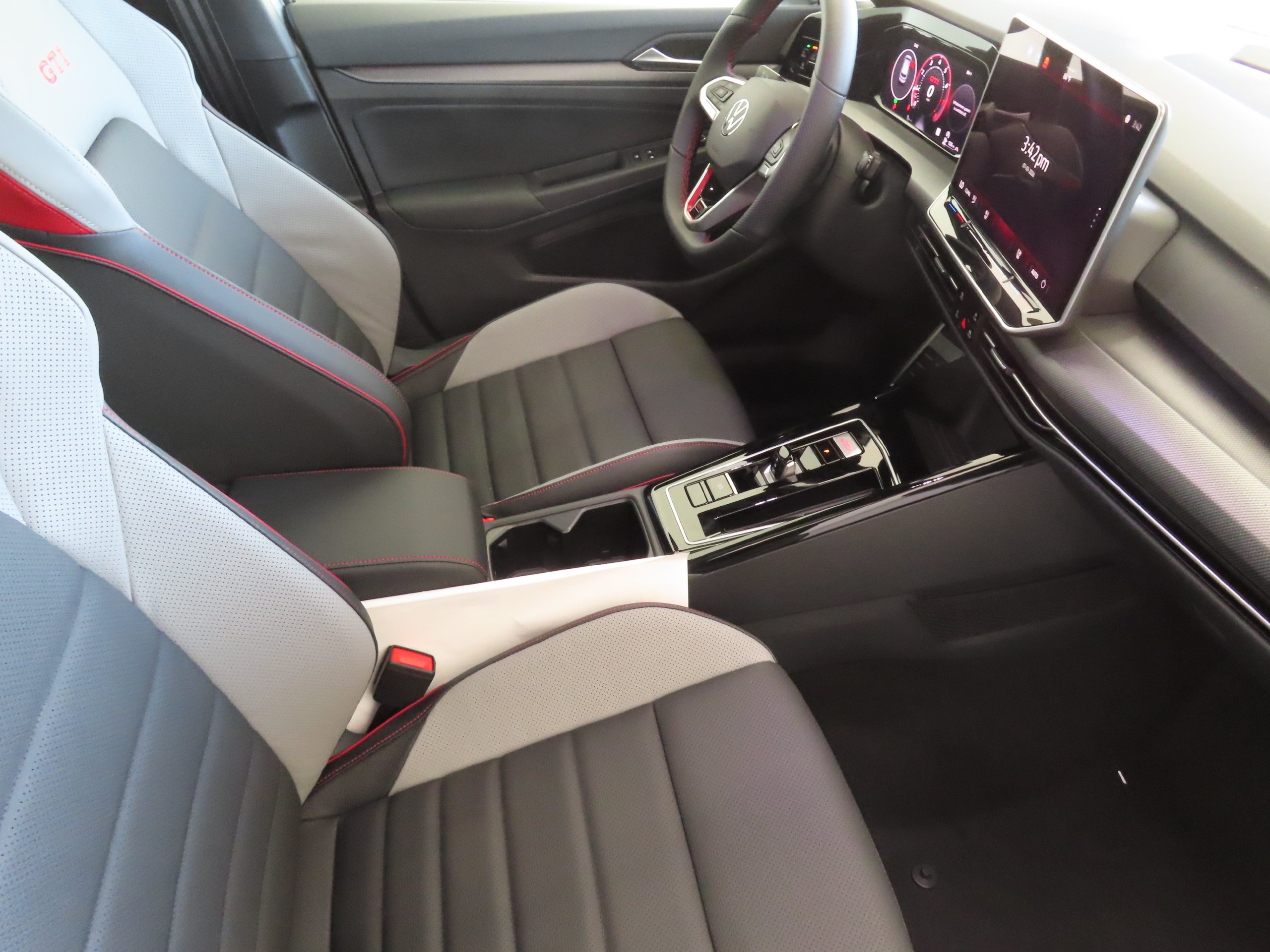 New 2026 Volkswagen GTI SE FWD image 24