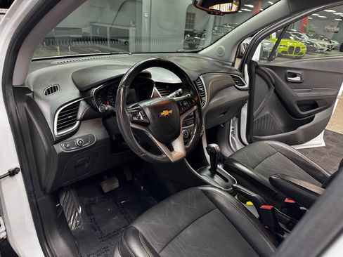 Used 2019 Chevrolet Trax LT w/ LT Convenience Package image 35