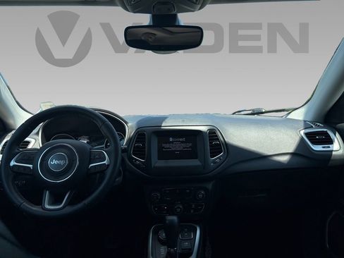 Used 2018 Jeep Compass Latitude w/ Popular Equipment Group AWD/4WD image 3