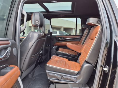Used 2023 GMC Yukon XL Denali Ultimate AWD/4WD image 33
