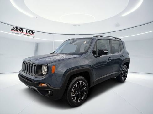 Used 2023 Jeep Renegade Latitude w/ Sun/Sound Group AWD/4WD image 7