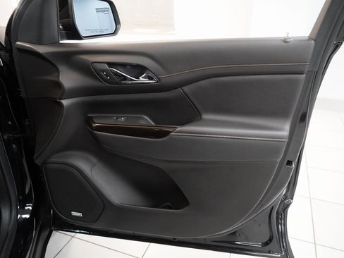 Certified 2023 GMC Acadia AT4 w/ Preferred Package image 34