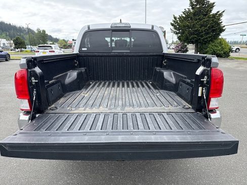 Used 2017 Toyota Tacoma SR5 w/ Tow Package AWD/4WD image 14