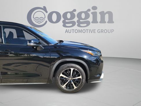 Used 2022 Toyota Highlander XSE AWD/4WD image 32