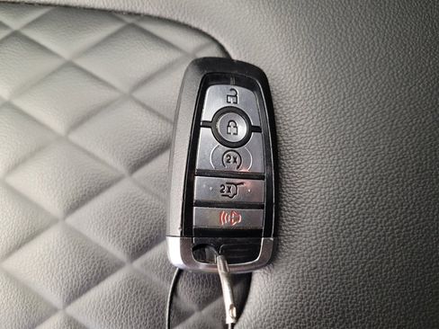 Used 2024 Ford Edge Titanium image 32