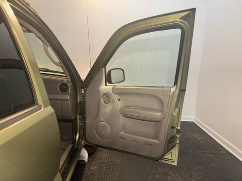 Used 2003 Jeep Liberty Renegade AWD/4WD image 19