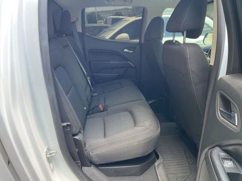 Used 2022 Chevrolet Colorado LT AWD/4WD image 7