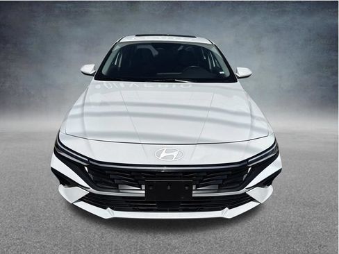 Used 2025 Hyundai Elantra SEL FWD image 8
