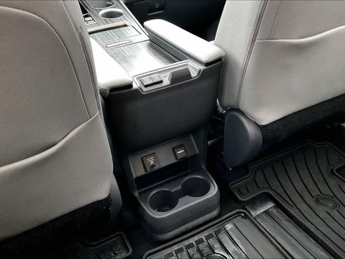 Used 2021 Toyota Sienna Limited FWD image 33