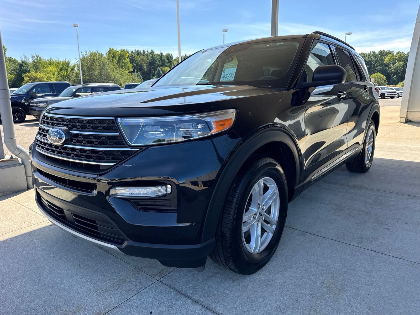 Certified 2024 Ford Explorer XLT w/ Equipment Group 202A AWD/4WD image 3
