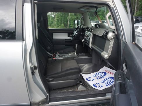 Used 2007 Toyota FJ Cruiser 2WD image 10