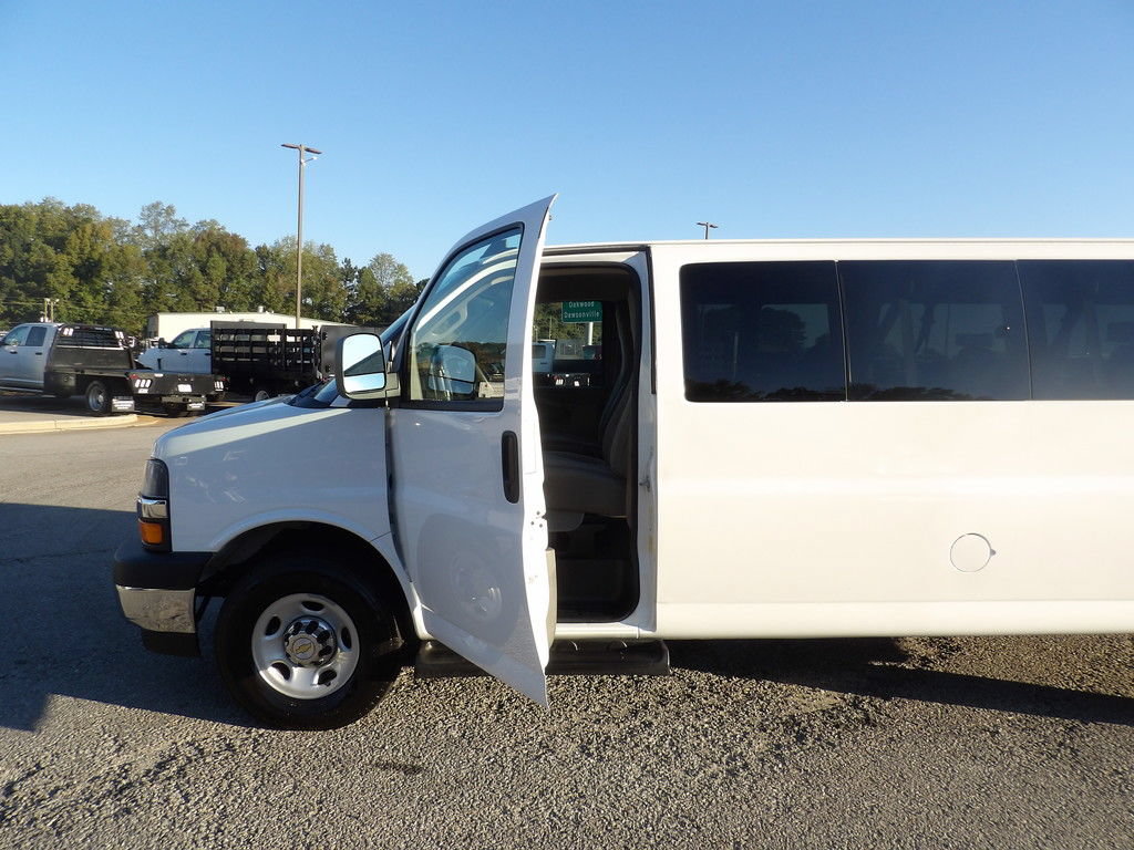 Used 2025 Chevrolet Express 3500 LT w/ LT Preferred Equipment Group RWD image 13