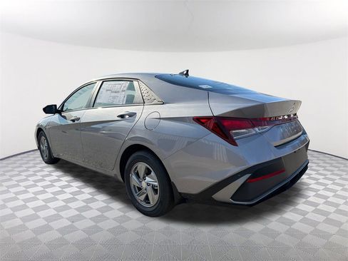 New 2026 Hyundai Elantra SE image 7