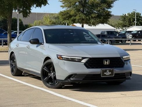 Used 2025 Honda Accord Sport image 2