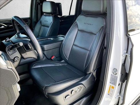 Used 2024 GMC Yukon XL Denali w/ Advanced Technology Package image 27